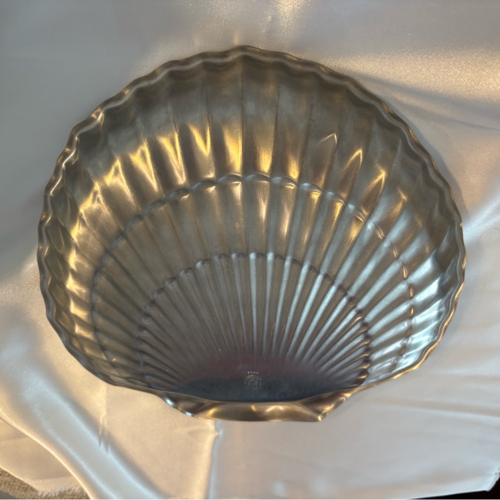Gorham Pewter Shell Serving Tray - Shiny Silver Finish - Picture 2 of 10